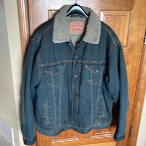 Levi’s sherpa lined denim jacket, worn 2x. To big for me.